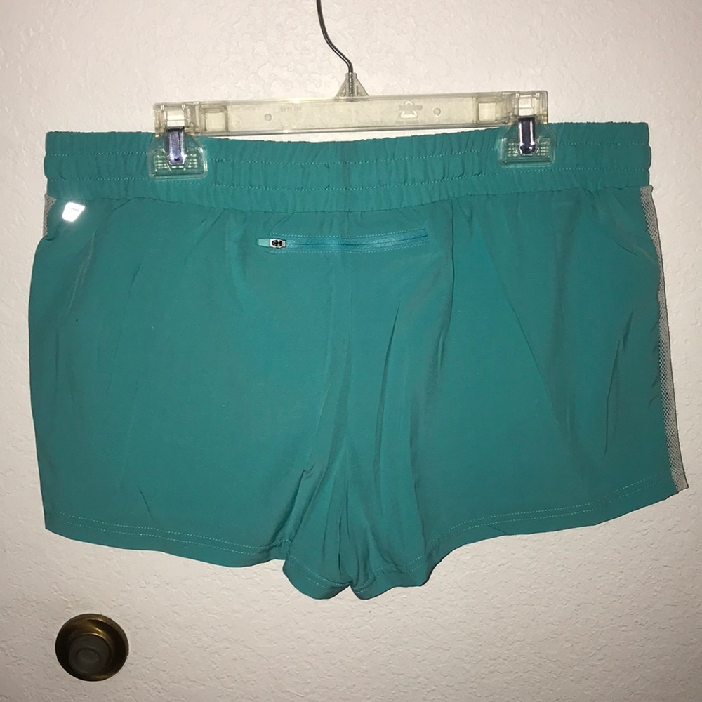 Fabletics shorts size XL - Picture 2 of 6